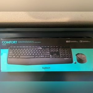 Logitech MK345 Wireless Combo Full-Sized Keyboard